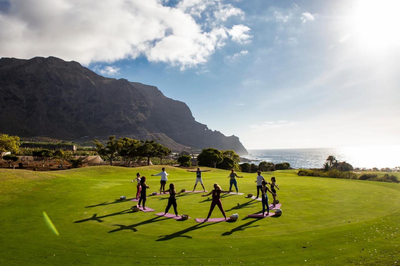 Hotel Hacienda Del Conde Melia Collection Golf & Spa - Adults Only Buenavista Del Norte Zewnętrze zdjęcie A yoga class at the Four Seasons Resort Maui