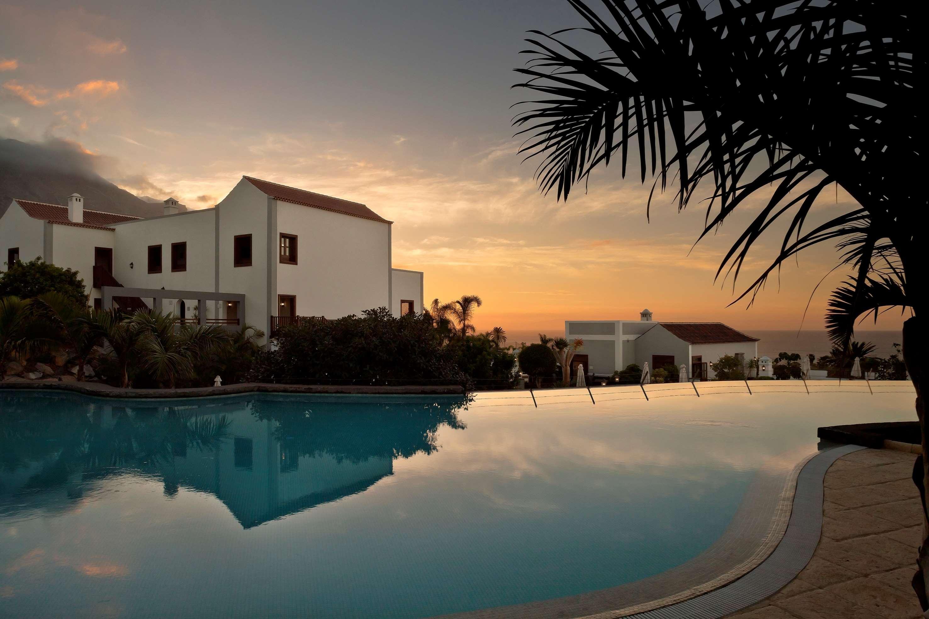 Hotel Hacienda Del Conde Melia Collection Golf & Spa - Adults Only Buenavista Del Norte Zewnętrze zdjęcie Sunset at the Sheraton Resort