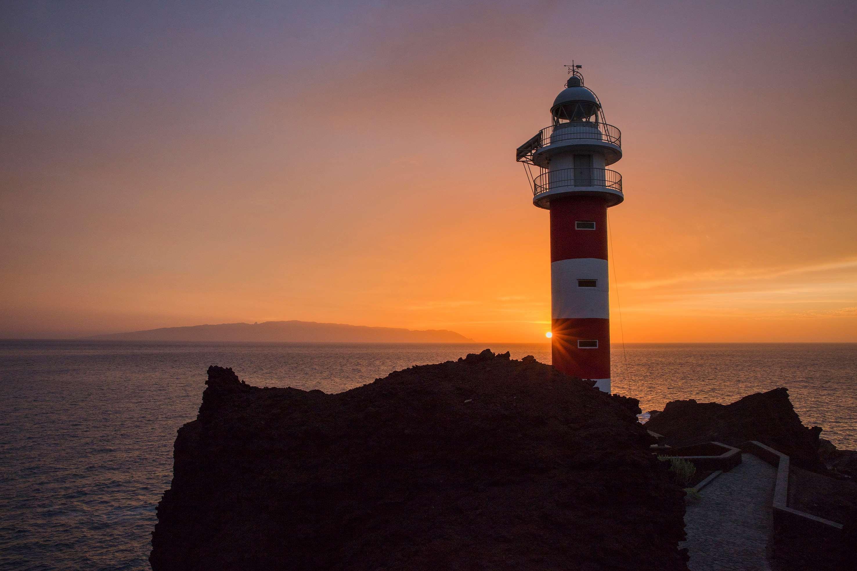 Hotel Hacienda Del Conde Melia Collection Golf & Spa - Adults Only Buenavista Del Norte Zewnętrze zdjęcie The lighthouse at sunset