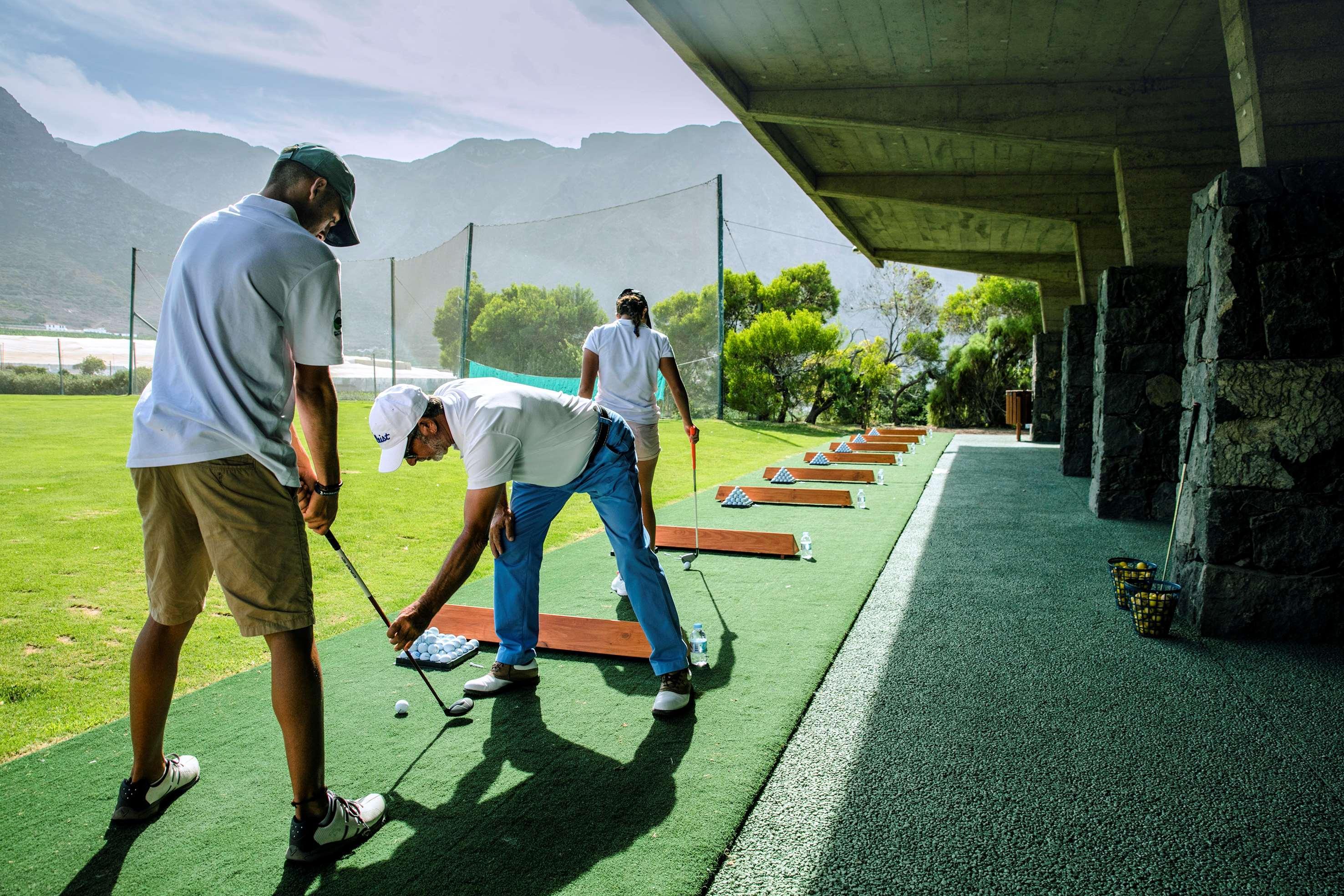 Hotel Hacienda Del Conde Melia Collection Golf & Spa - Adults Only Buenavista Del Norte Zewnętrze zdjęcie Golfers at the practice area
