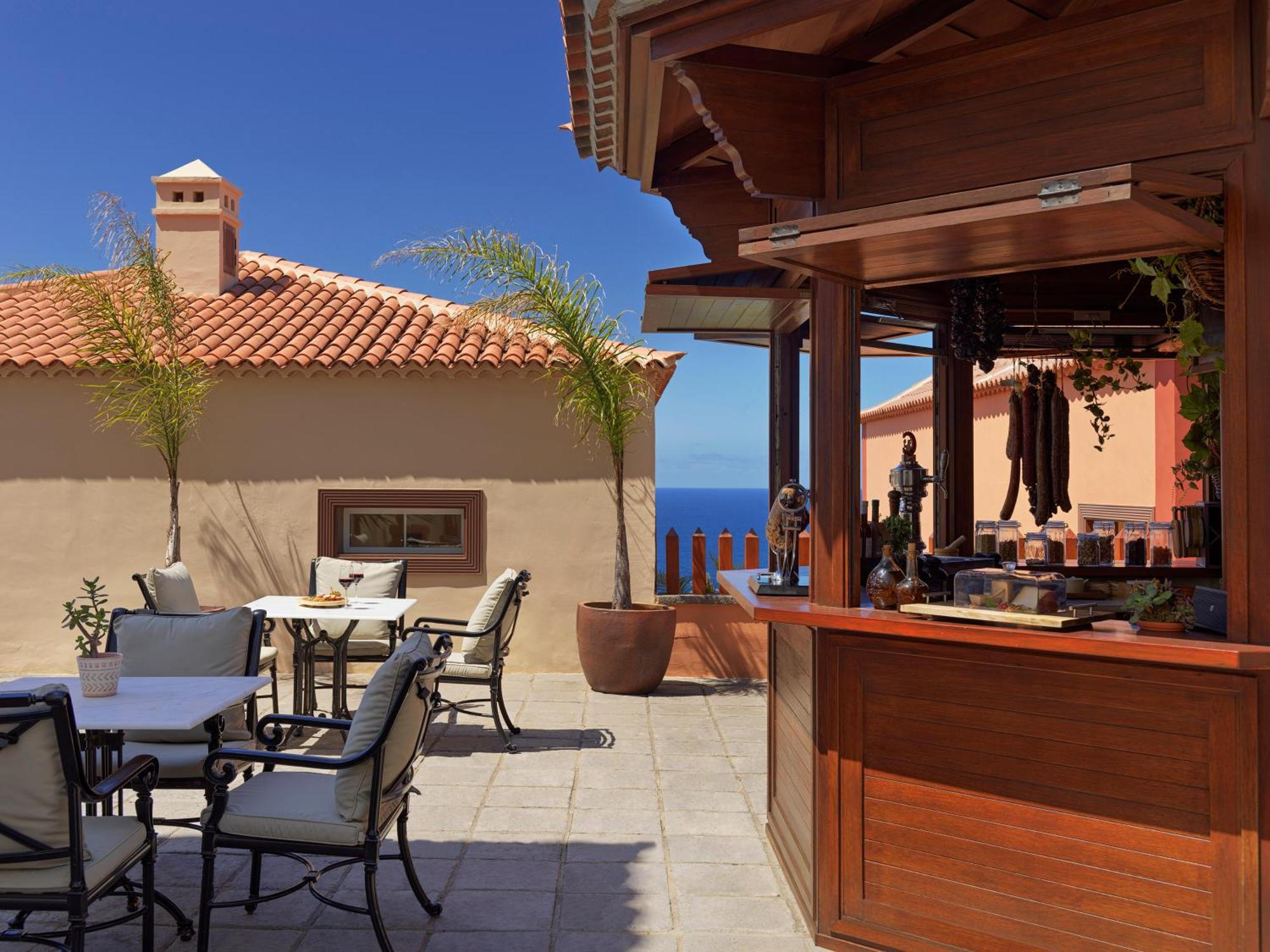 Hotel Hacienda Del Conde Melia Collection Golf & Spa - Adults Only Buenavista Del Norte Zewnętrze zdjęcie The bar at the hotel